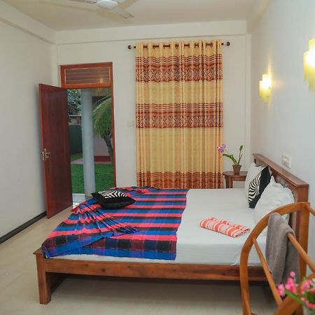 Hasaranga Holiday House Hikkaduwa Exterior photo