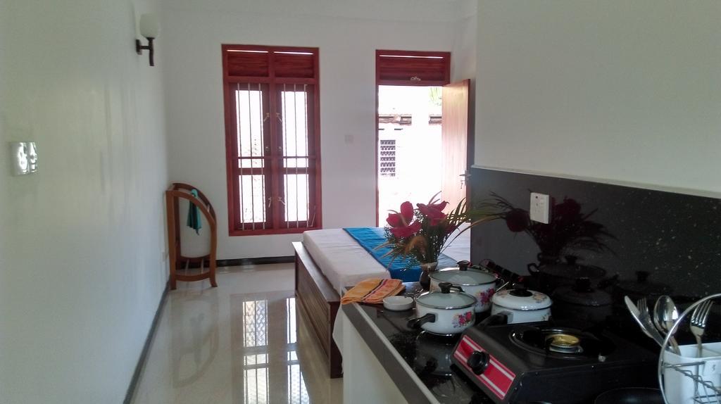 Hasaranga Holiday House Hikkaduwa Exterior photo