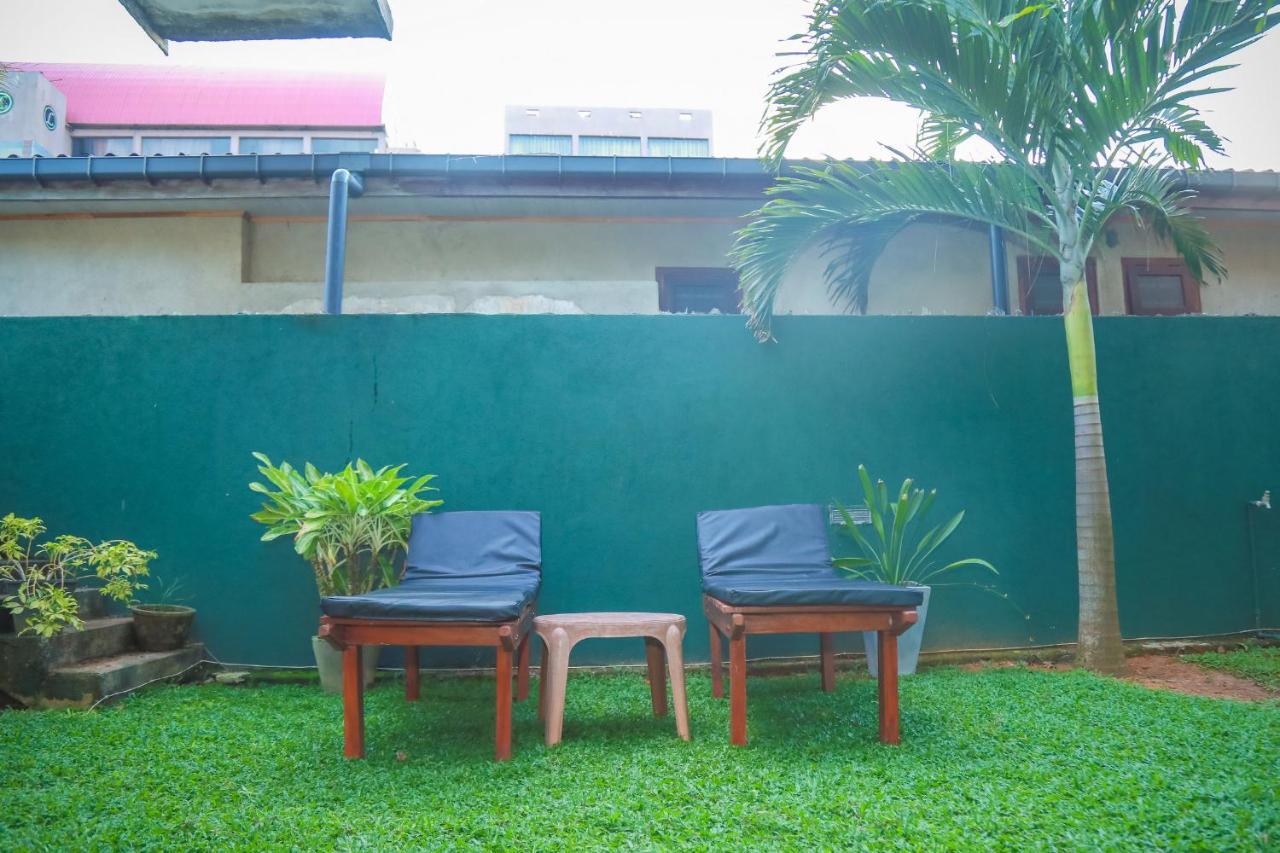 Hasaranga Holiday House Hikkaduwa Exterior photo