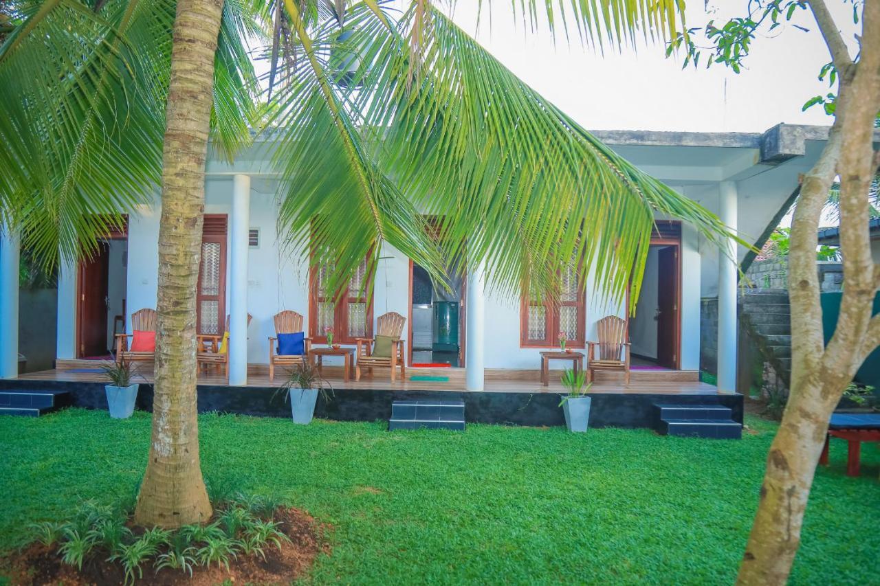 Hasaranga Holiday House Hikkaduwa Exterior photo