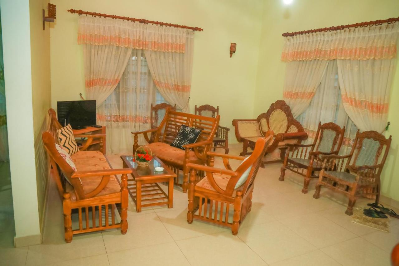 Hasaranga Holiday House Hikkaduwa Exterior photo