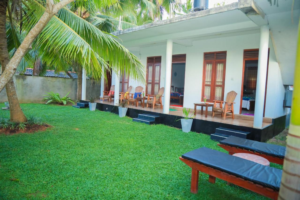 Hasaranga Holiday House Hikkaduwa Exterior photo
